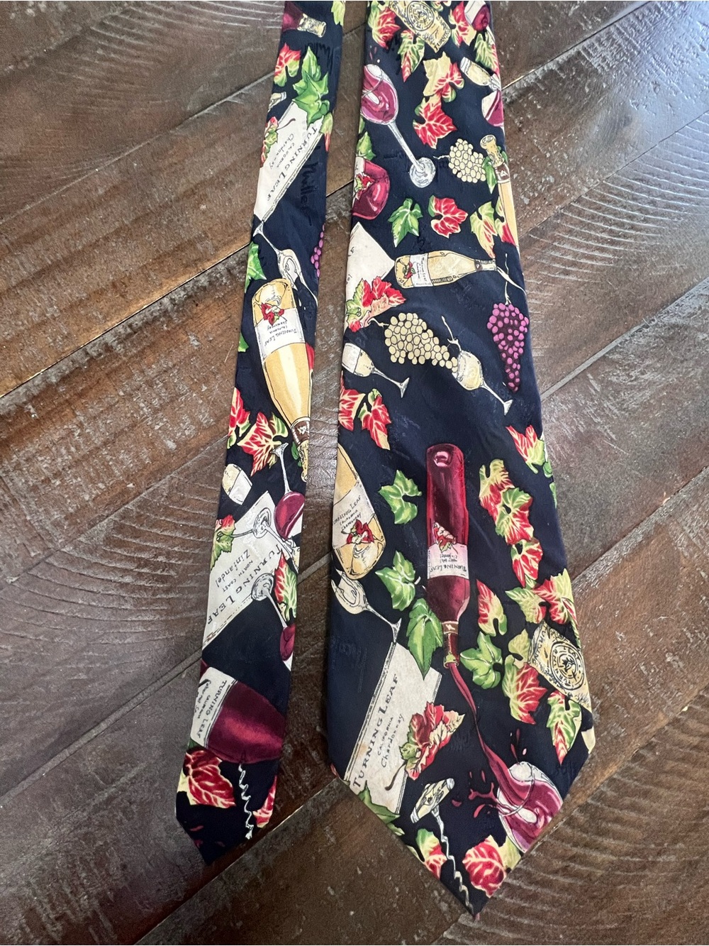VINTAGE Nicole Miller Turning Leaf 100% Silk Novelty Neck Tie Navy Burgundy 90s